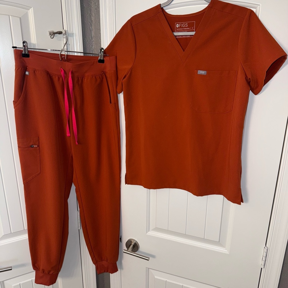 Figs Women's Scrub Set in Rust Red
